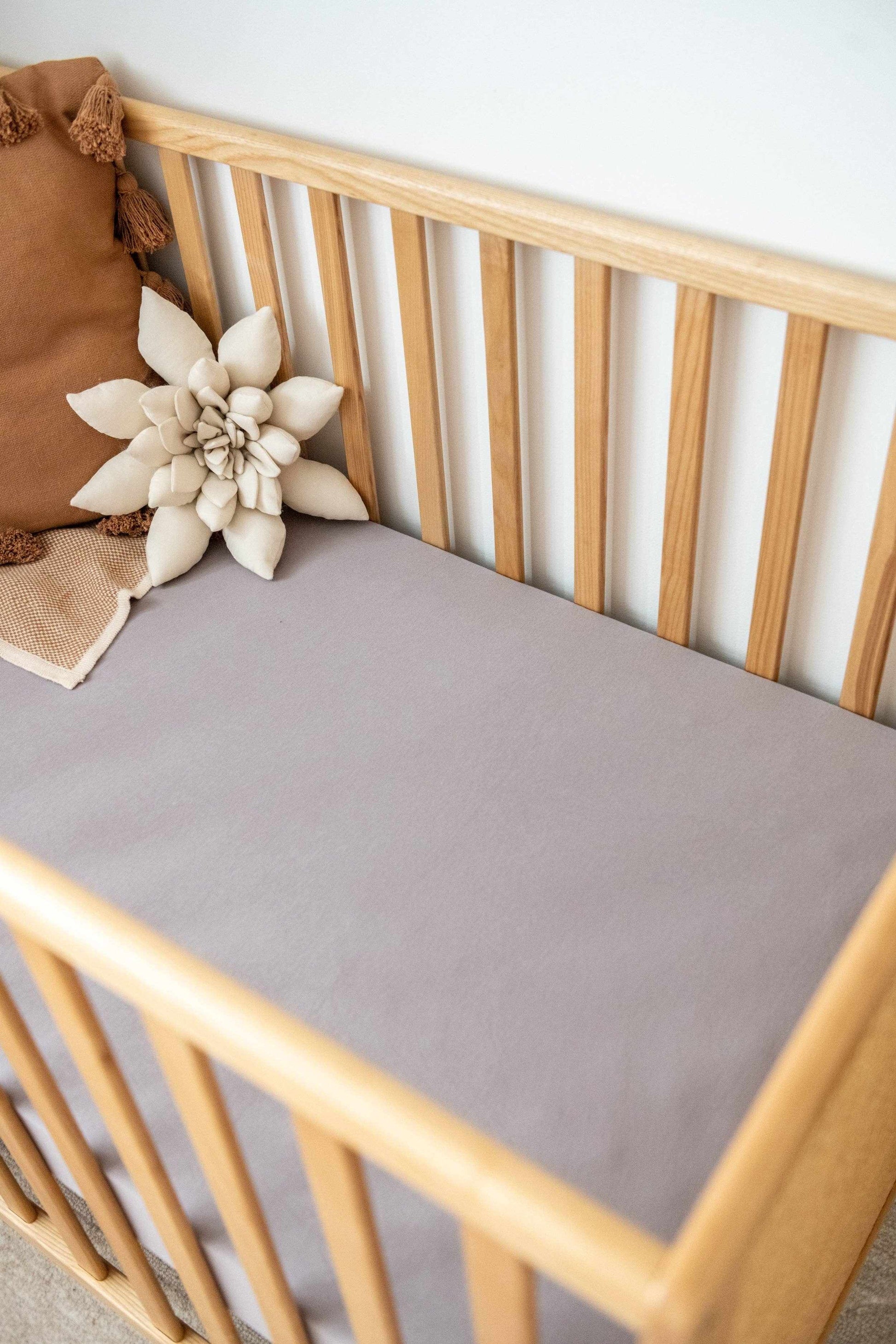Kiin Organic Cot Sheet soft organic cotton and bamboo blend fitted sheet on standard wooden cot